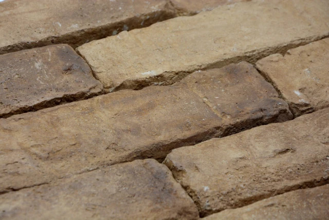 Brique de terrasse ancienne beige brun  – L : 6.5 cm x H : 27 cm x Ep : 3.5 cm