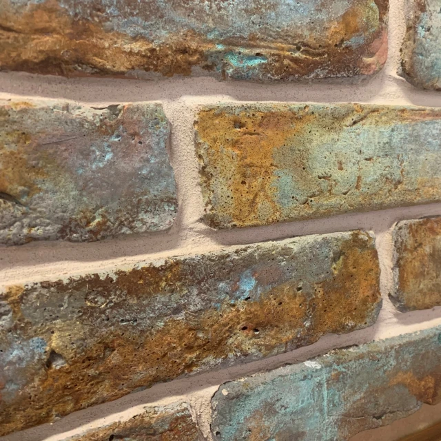 Vieille brique turquoise rouillée