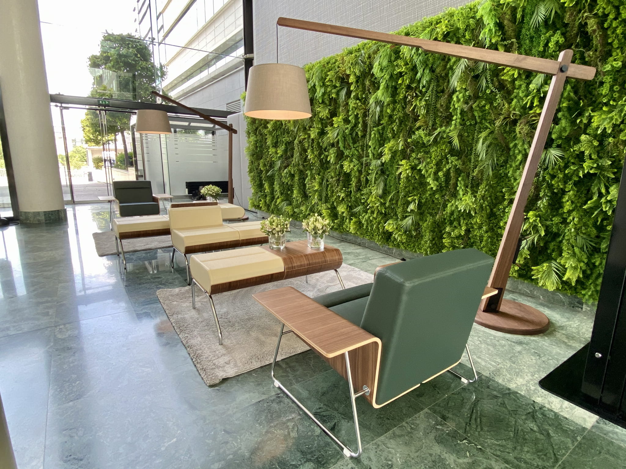 Jardin vertical à frondes feuillues – Green Designers