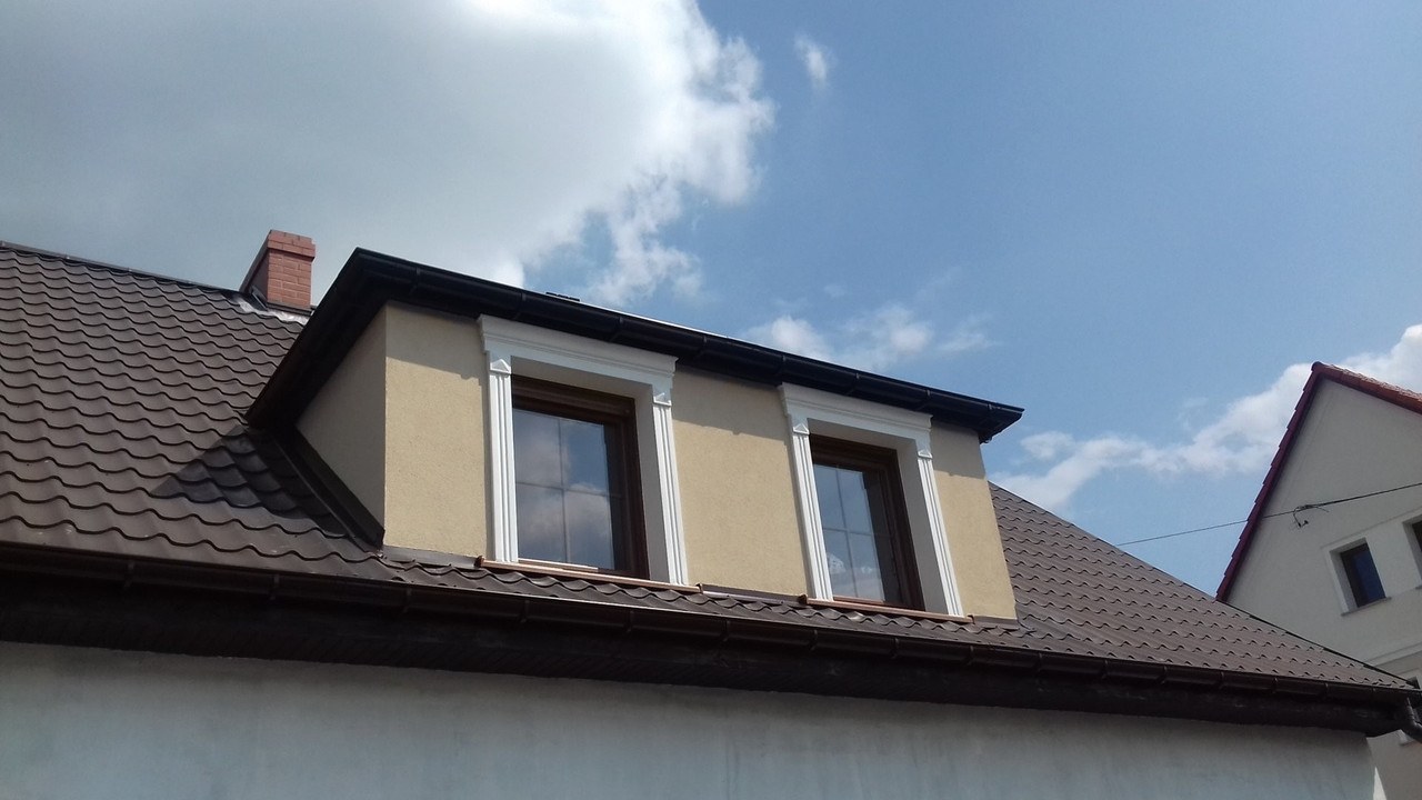 Corniche de fenêtre GO10 - Élégance et Durabilité Personnalisée - Coupes et finition d’usine – gratuites.