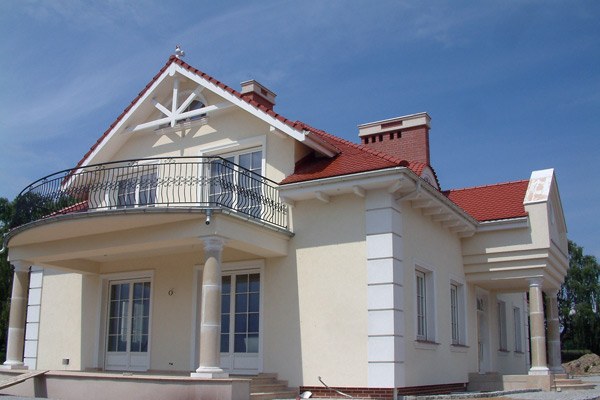 Corbeau Décoratif De Façade KR5 : Plat et Minimaliste