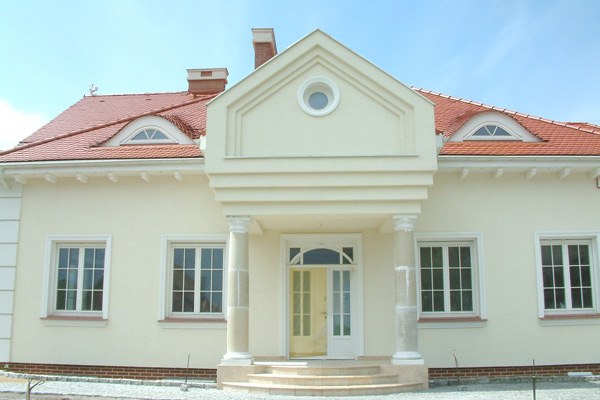 Corbeau Décoratif De Façade KR8 : Profil concave élégant
